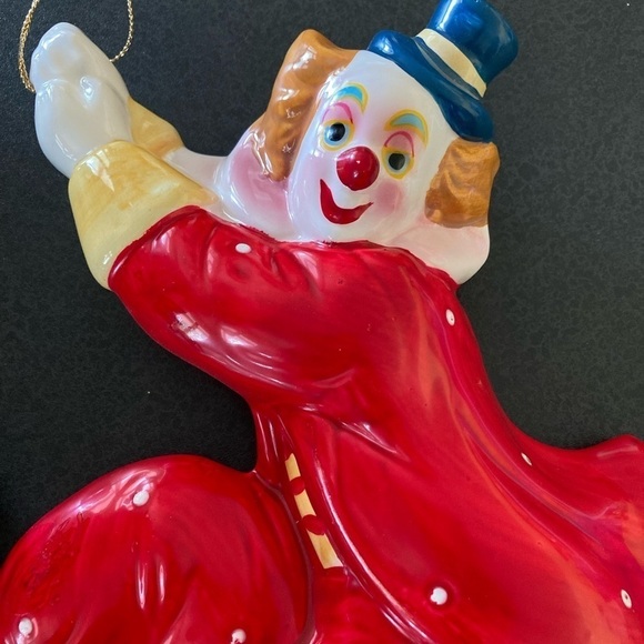 CLOWN in a Red Suit Holding Balloons Wall Decor Child’s Room Vintage Ceramic - Picture 4 of 8